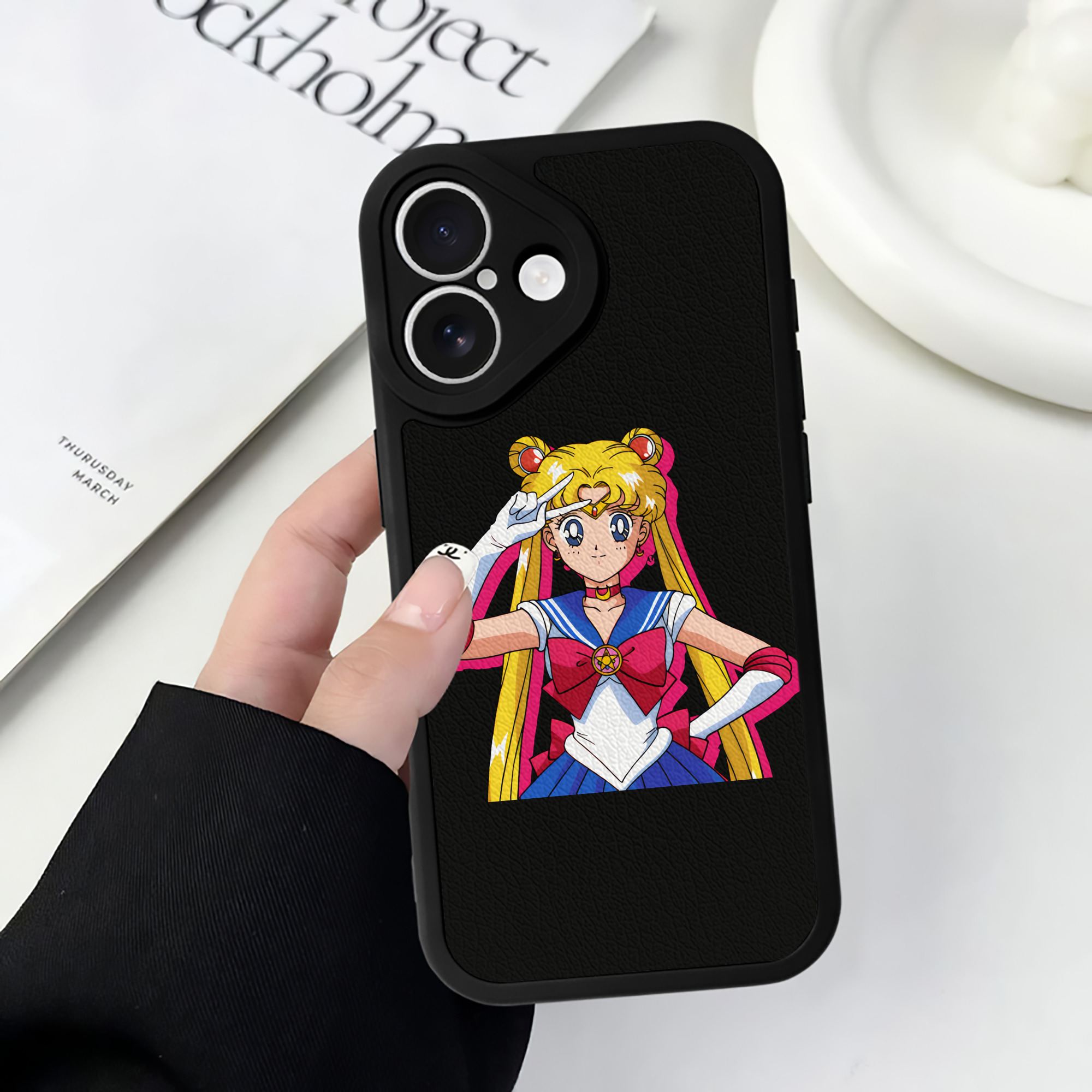 （画像用） 美少女戦士セーラームーン 月野 うさぎ つきの うさぎ Sailor Moon Tsukino Usagi 【iPhone 16シリーズ対応】シリコンスマホケース（レザー調） 材質：シリコン